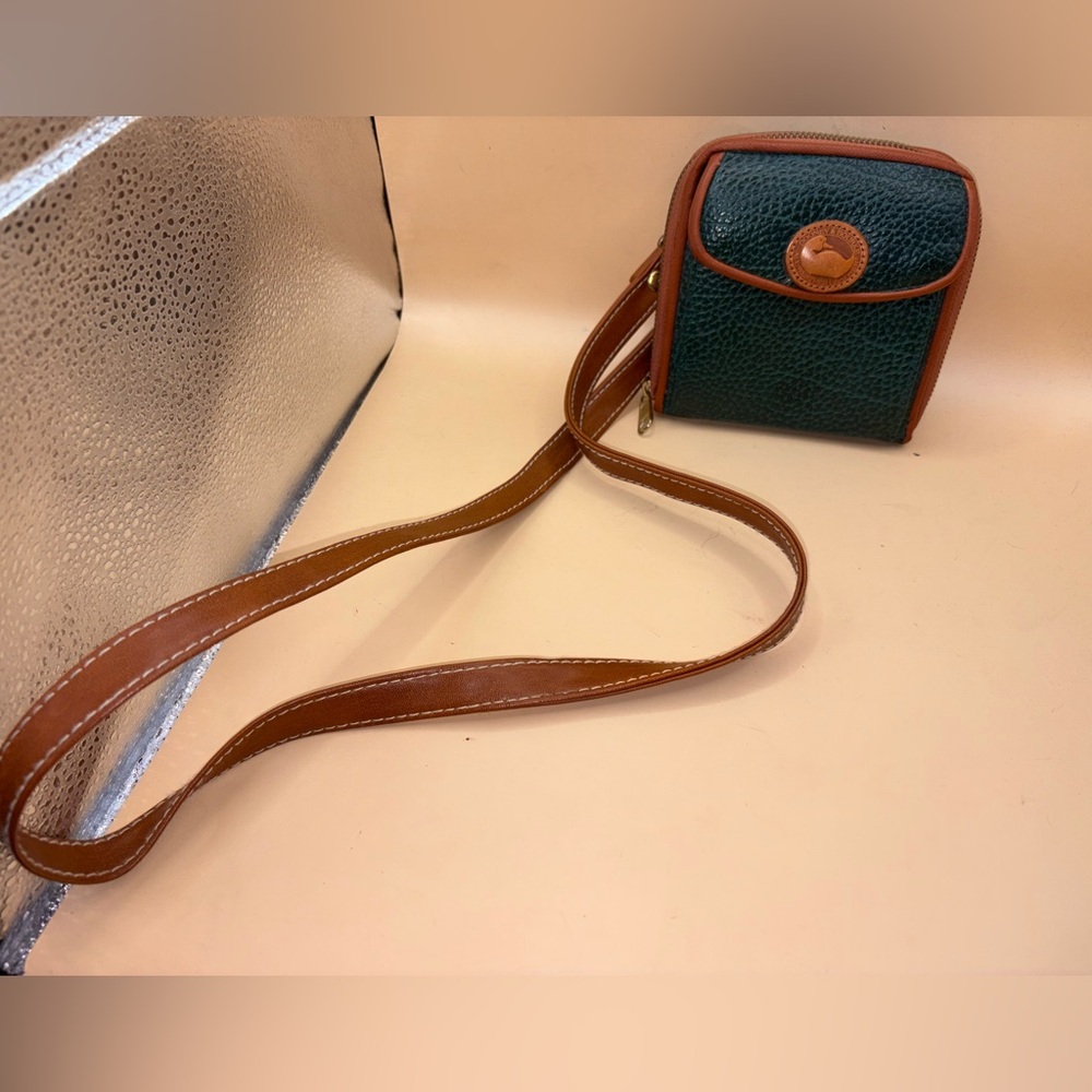 NICE!!  6x6 Vintage Dooney & Bourke Green Square Zip-Along Crossbody Wallet